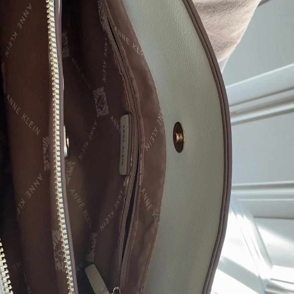 Anne Klein Off White and Gold Shoulder Bag with Chain Details Like New! - Picture 10 of 14